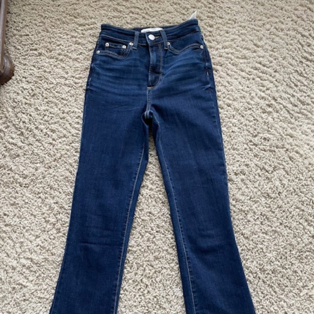 Women's Dark Blue Zara Jeans Straight Leg Flair Bottom Size 0 - Great Condition!